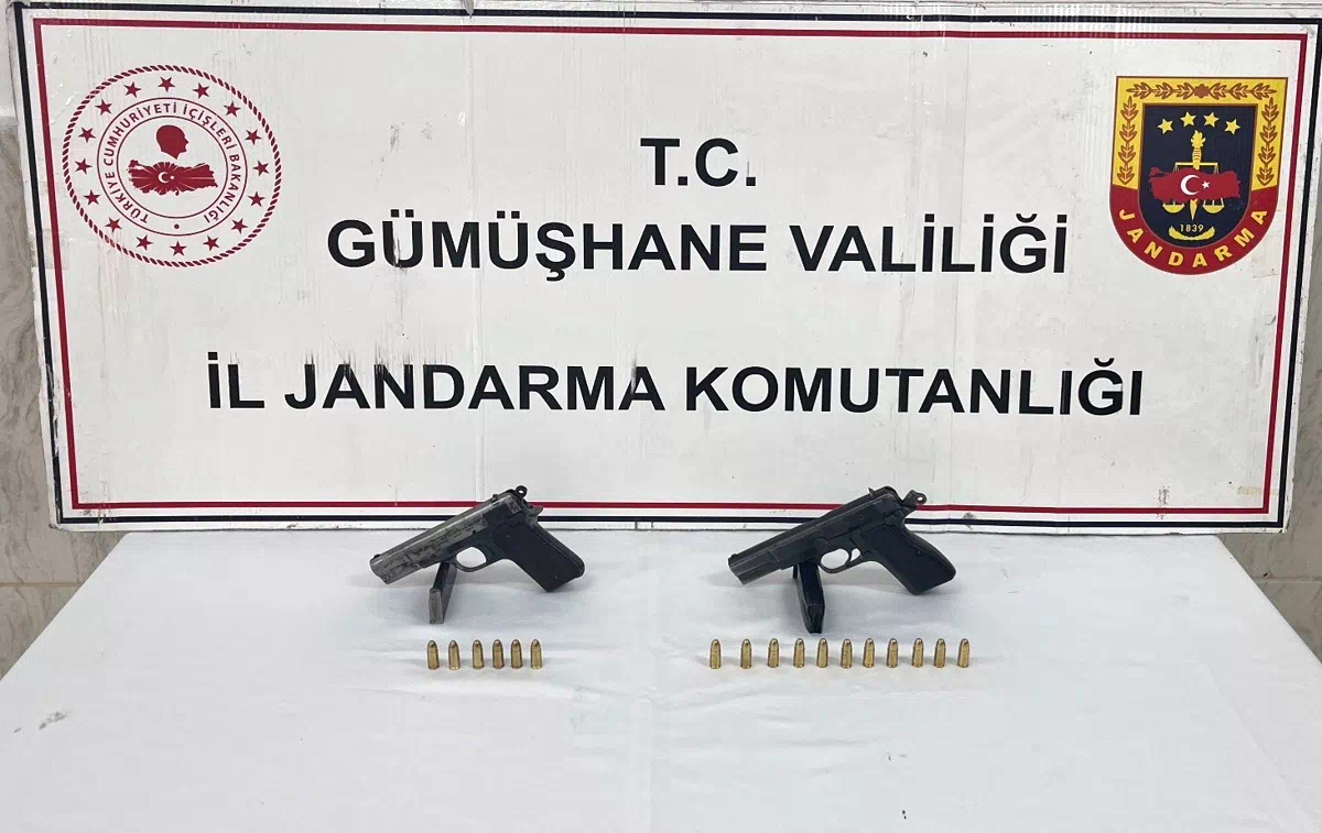 Gümüşhane’de 2 ruhsatsız tabanca ele geçirildi