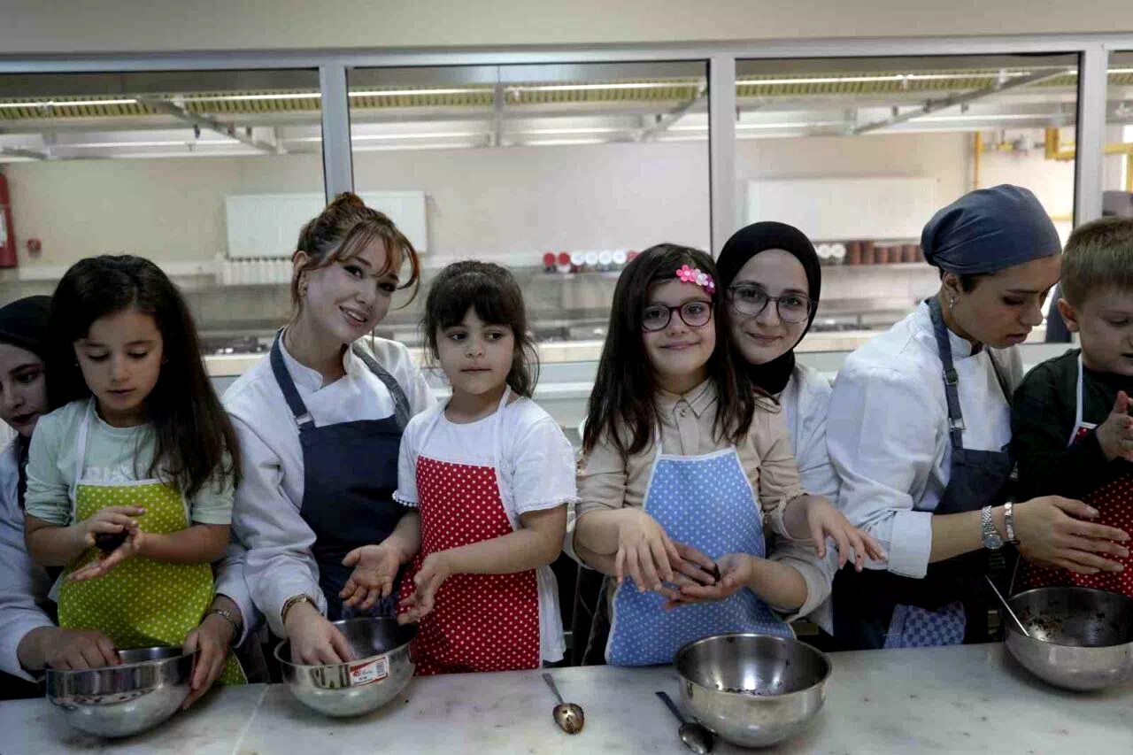 Gümüşhane’de anaokulu öğrencileri 23 Nisan’da aşçı oldu