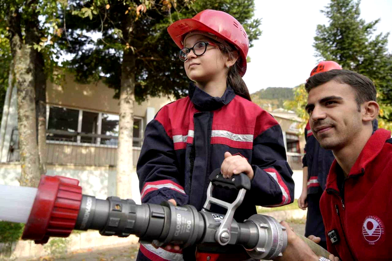 Gümüşhane’de itfaiyecilik eğitimi temelden başlıyor