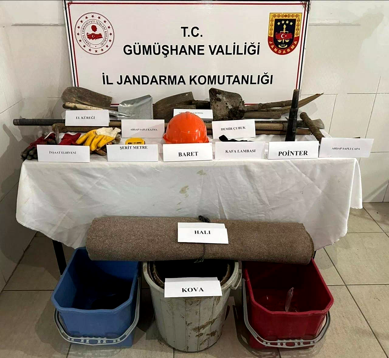 Gümüşhane’de kaçak kazı yapan 4 kişi suçüstü yakalandı