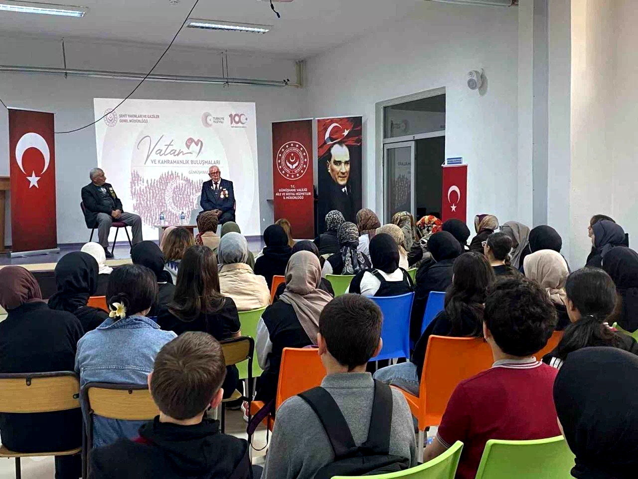 Gümüşhane’de Kıbrıs Gazileri öğrencilerle bir araya geldi