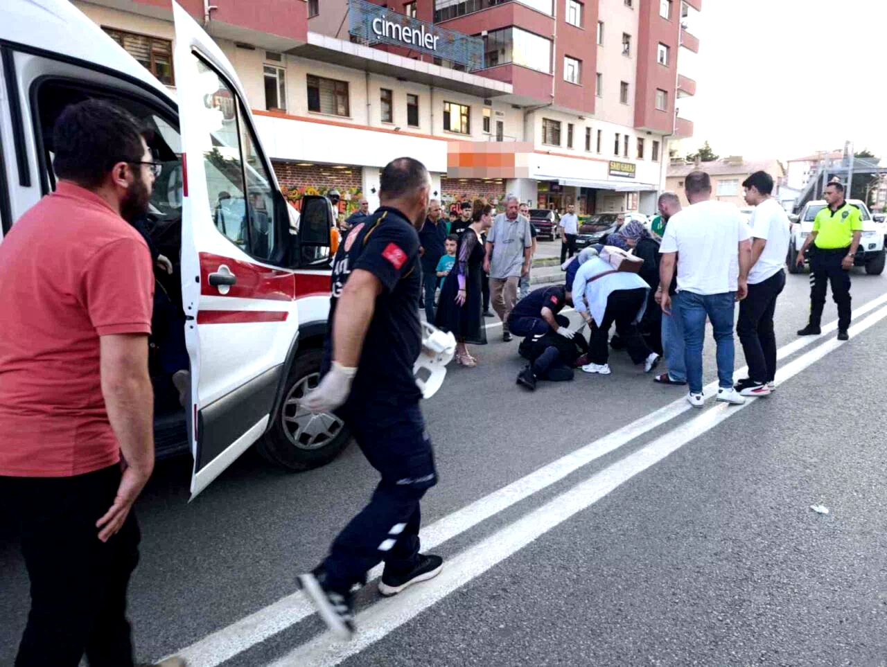 Gümüşhane’de koşarak karşıya geçen yaşlı kadına kamyonet çarptı