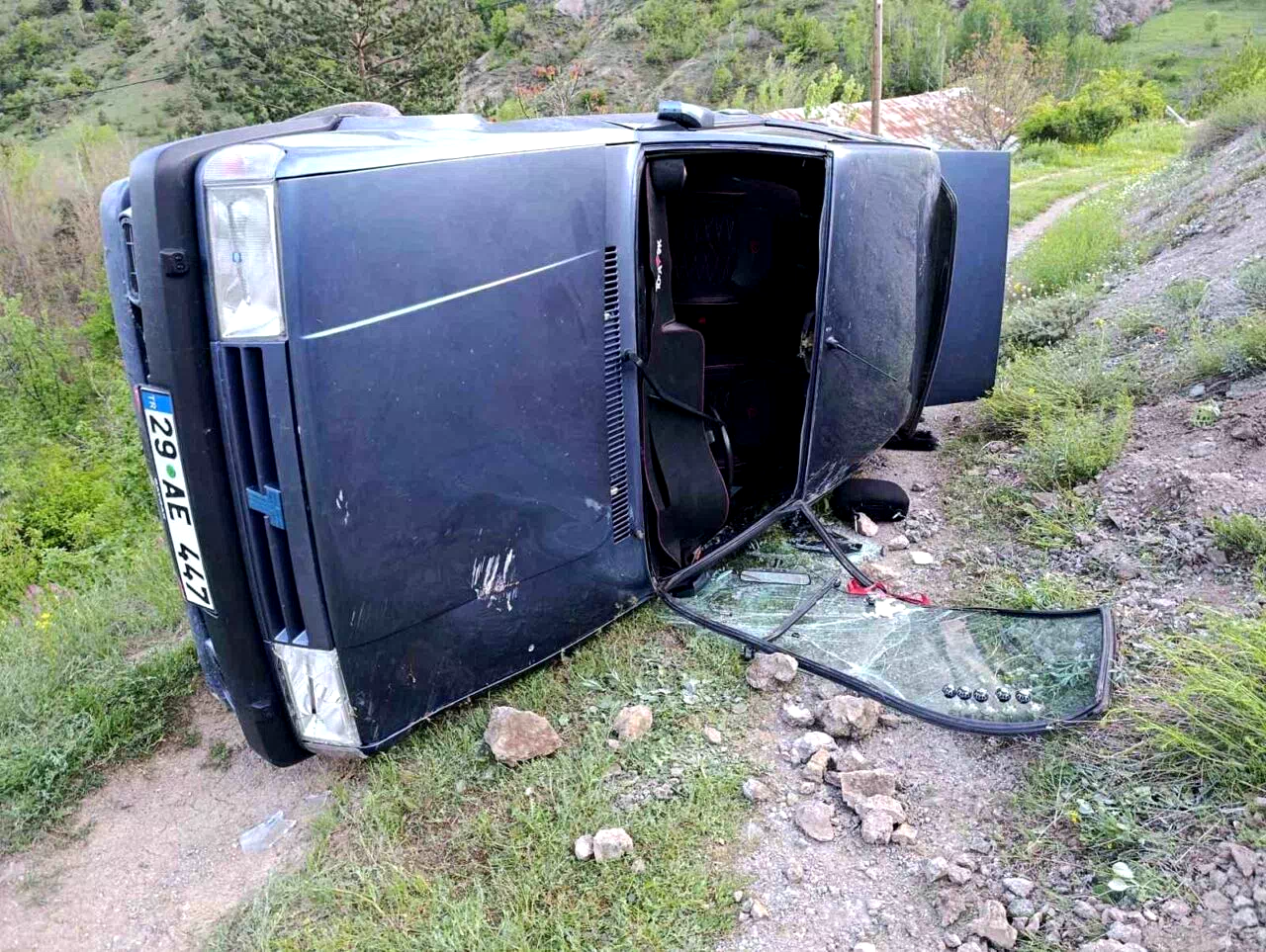 Gümüşhane’de otomobil devrildi: 4 kişi yaralandı
