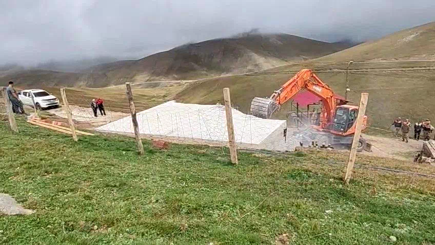 Gümüşhane yaylalarında kaçak yapıların yıkımı kararlılıkla sürüyor