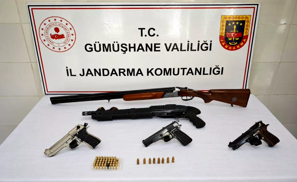 Gümüşhane’de kaçak silah ve içki operasyonu