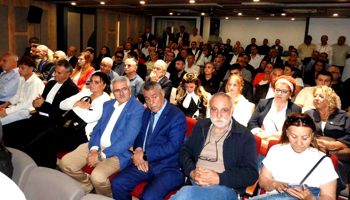 Gürsel Tekin: "Önümüzdeki günlerde partimizin Genel Başkanı, Genel Merkezi yeniden bir yapılanma konusunda kararını verecektir"