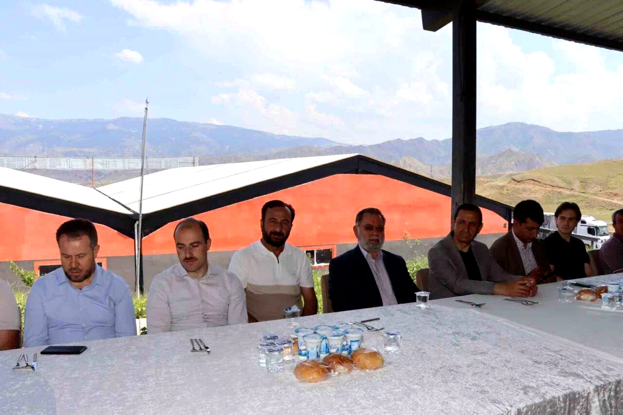 Güzel kardeşlerden babalarına vefa