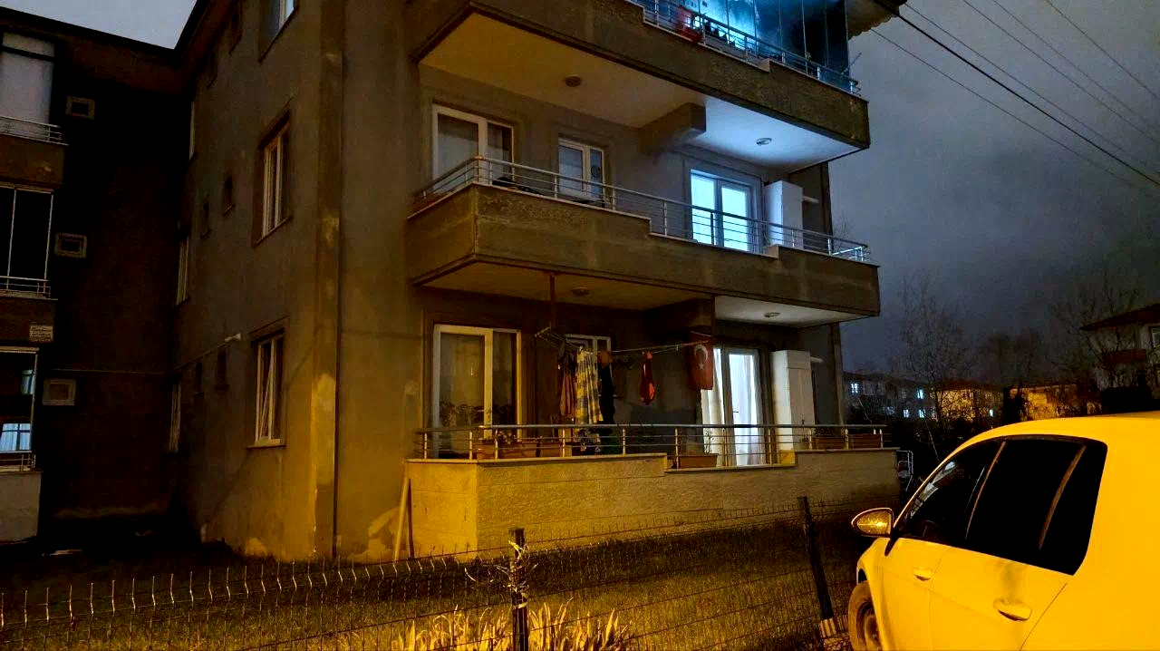 Haber alamadığı kardeşini evde ölü buldu