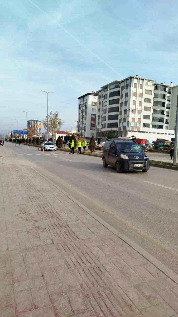 Hafif ticari aracın çarptığı yaya hayatını kaybetti