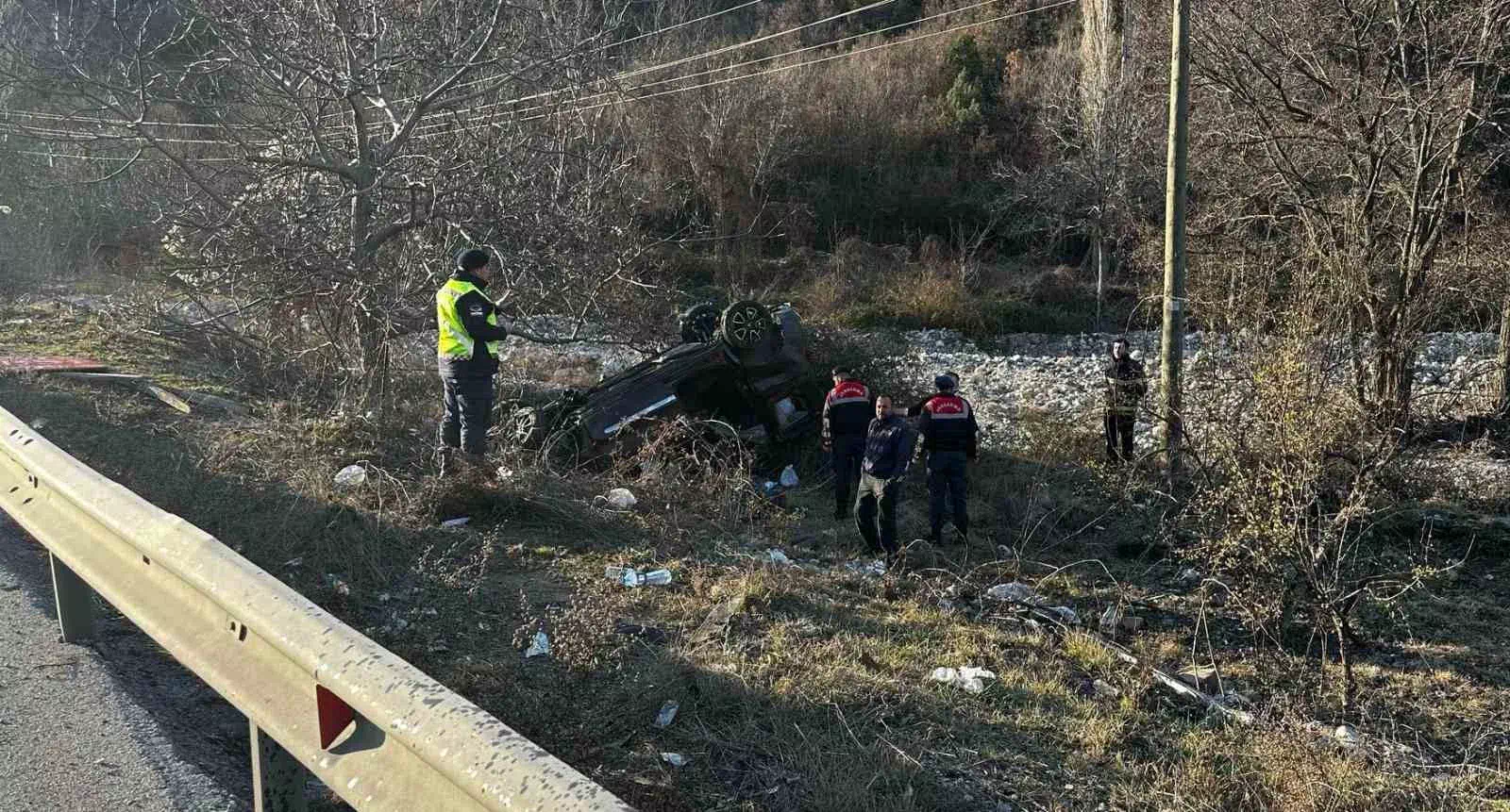 Hafif Ticari Aracın Devrilmesi Sonucu 1 Kişi Öldü, 4 Kişi Yaralandı