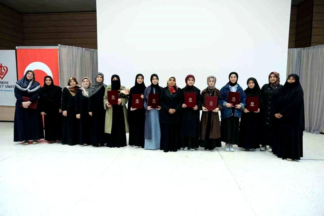 Hafızlara belgeleri takdim edildi