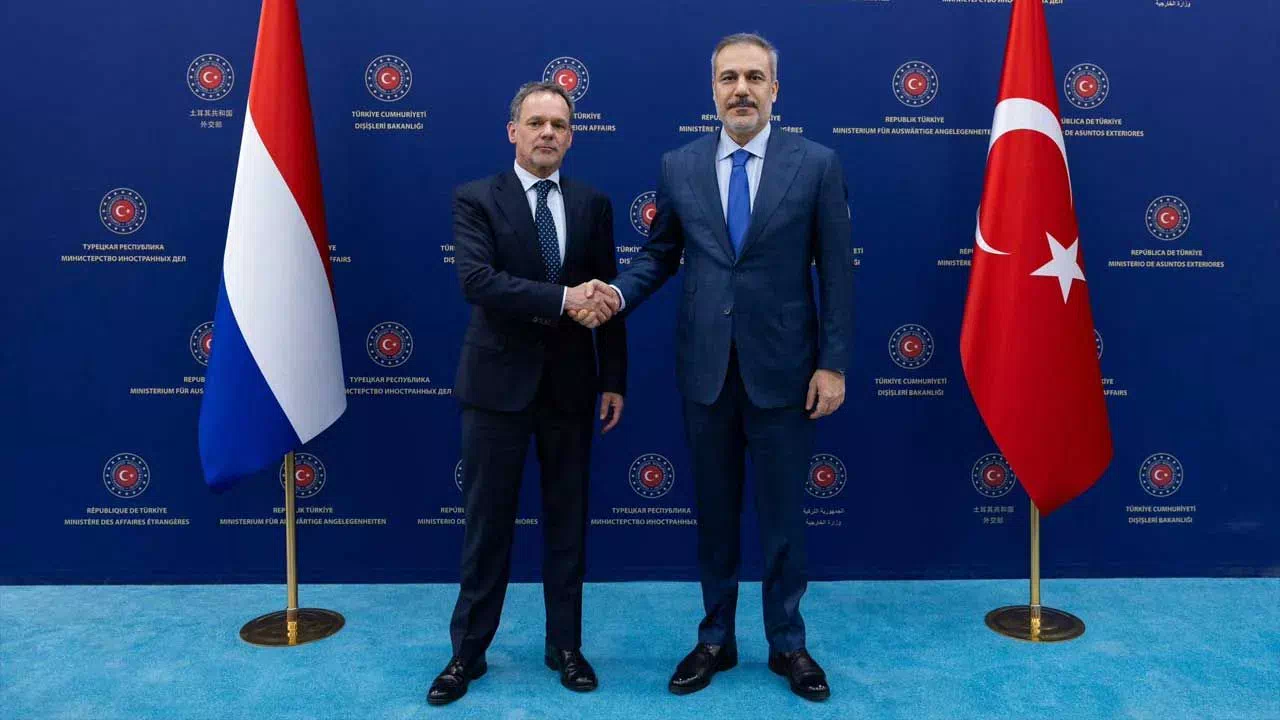 Hakan Fidan, Hollandalı Mevkidaşı Caspar Veldkamp ile Ankara'da görüştü