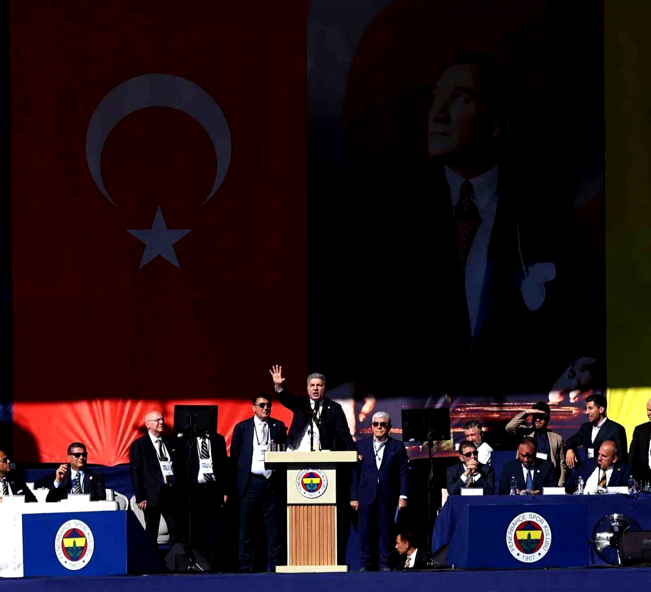 Hakan Safi: “Gençliğim, enerjim, servetim, her şeyim Fenerbahçe’me feda olsun”