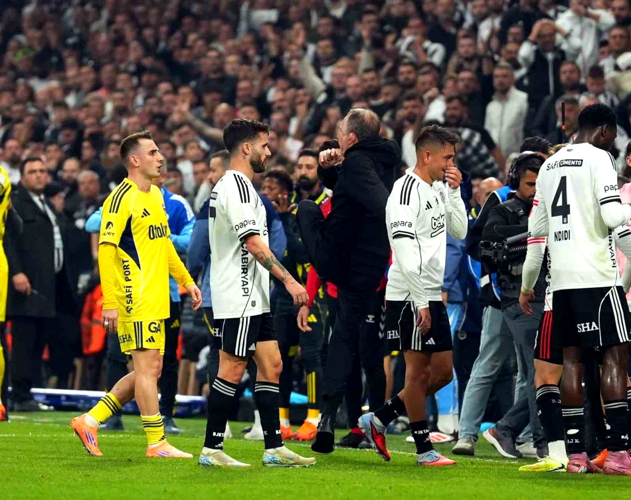 Hakem Ali Yılmaz, Sergen Yalçın’ı tribüne gönderdi