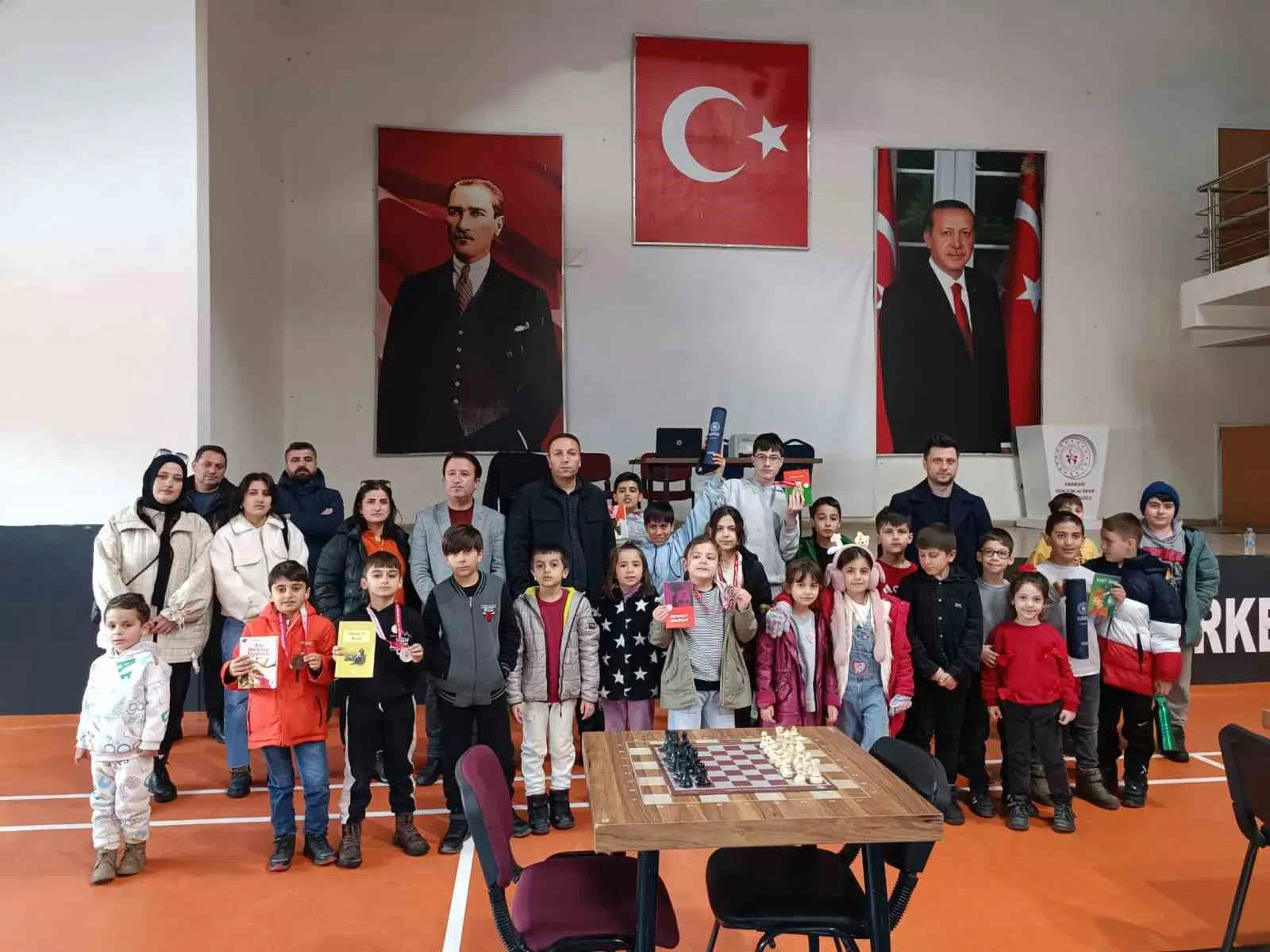 “Hakkari Gençlik Merkezi’nden Yıldırım Satranç Turnuvası Heyecanı”