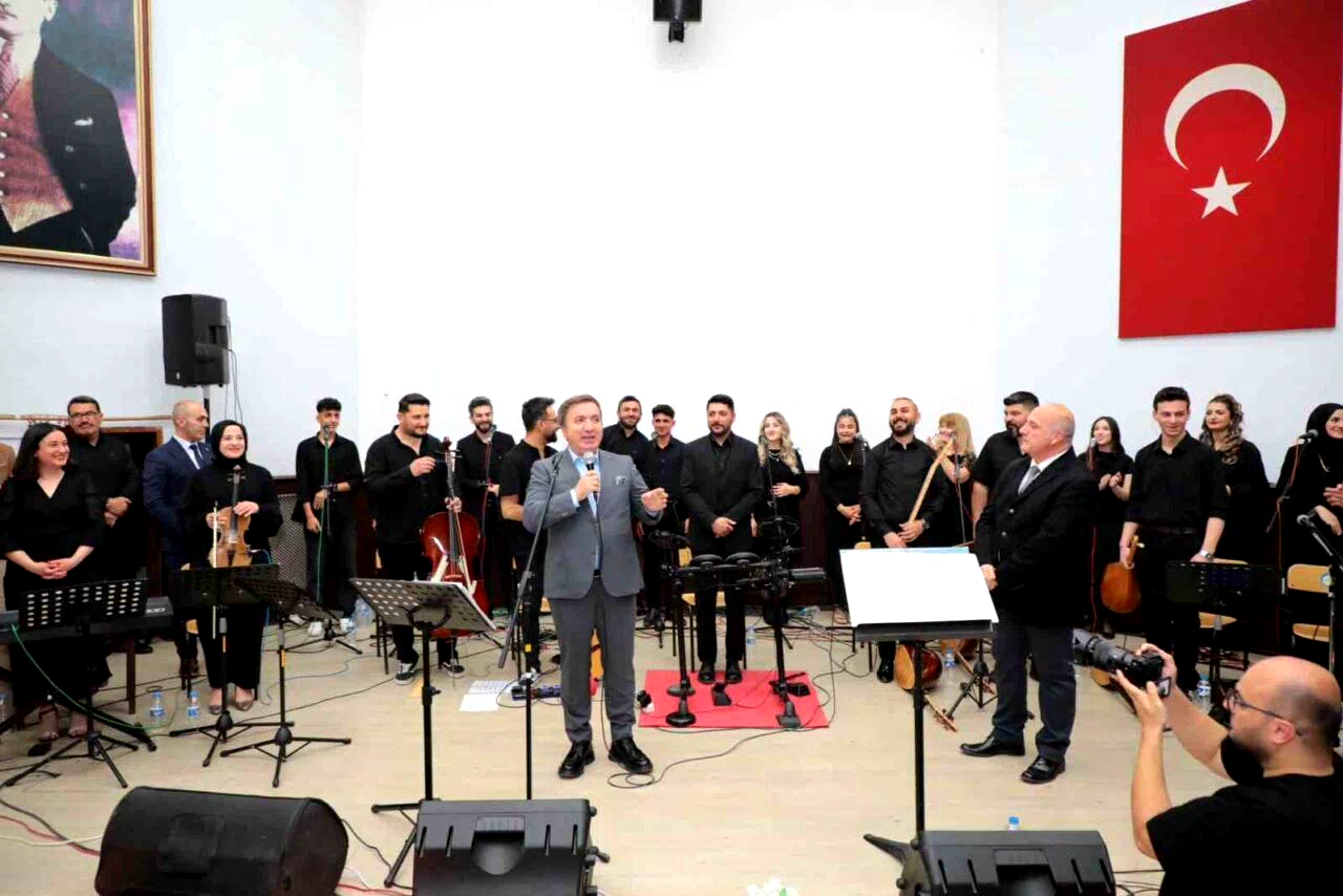 Halk müziği sanatçısı Ali Ekber Çiçek anıldı