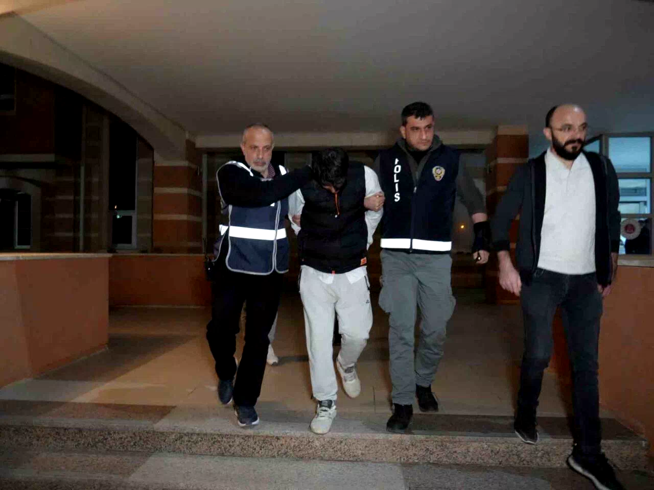 Hamile eşini öldürüp günlerce cesetle yaşayan şahsa ağırlaştırılmış müebbet hapis