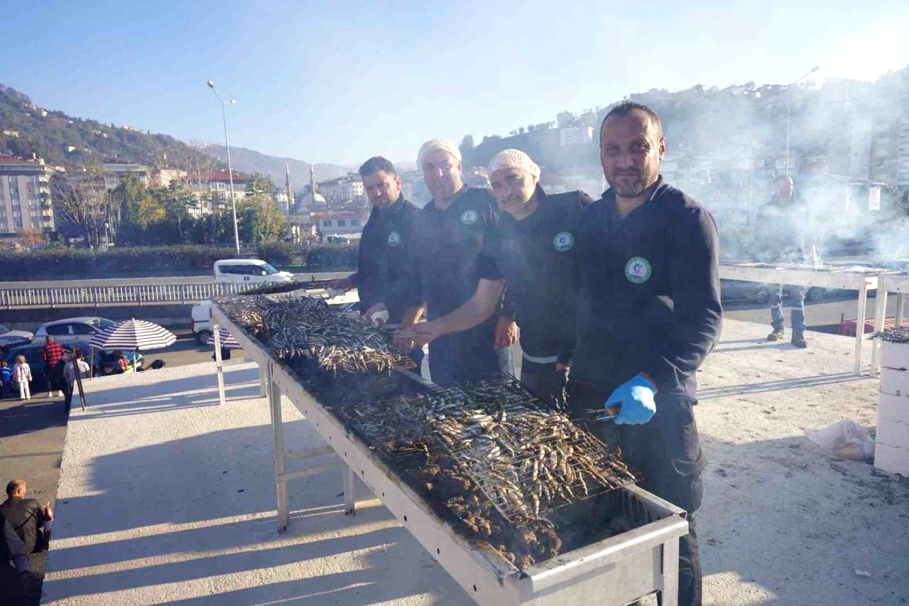 Hamsi bolluğu festivali geri getirdi