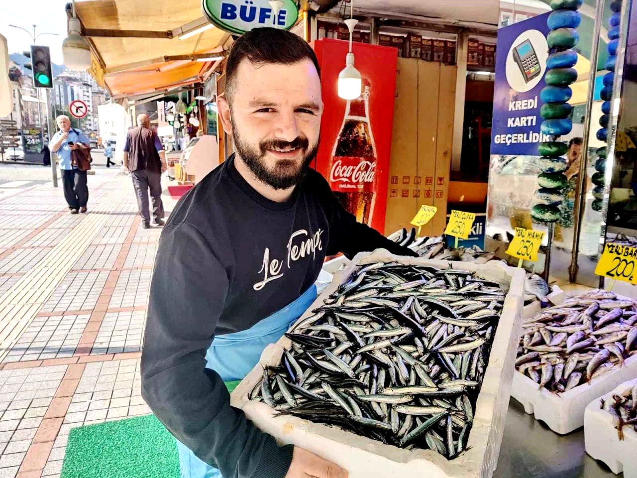 Hamsi Rize’de tezgaha düştü