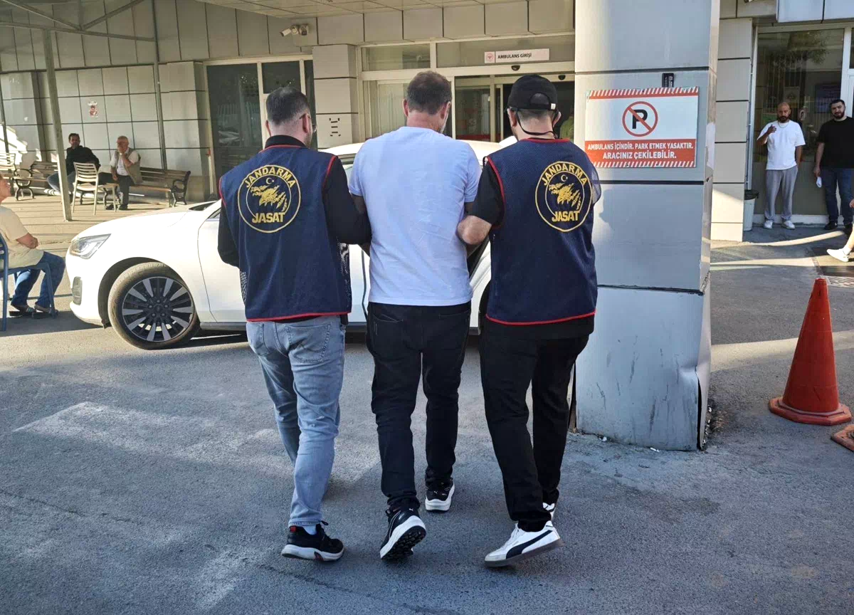 Hapis cezasıyla aranan 2 firari İstanbul’da yakalandı