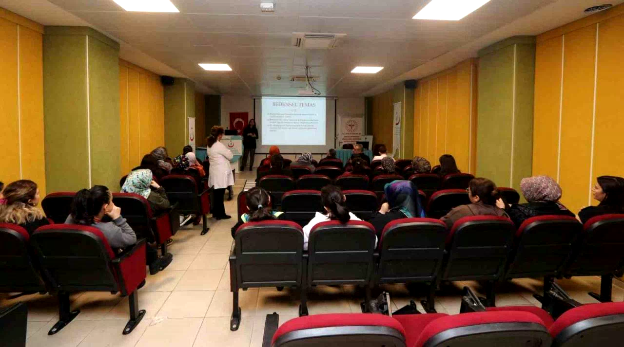 Hastane personeline etkili iletişim ve hitabet eğitimi