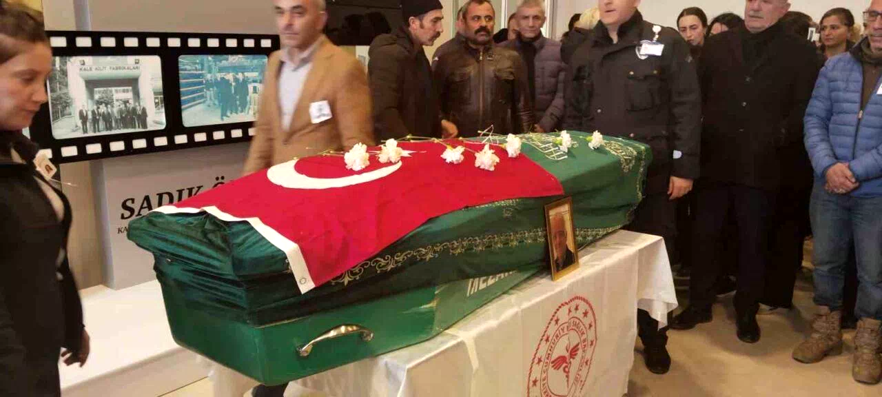 Hastasını muayene ettiği sırada kalp krizi geçirdi, hayatını kaybetti