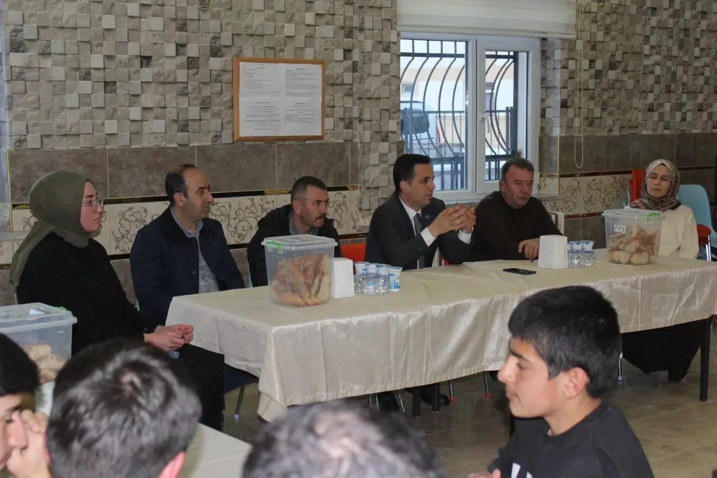 Hatıraların Önemi Üzerine Demirözü Kaymakamı Yasin Şahin Öğrencilerle İftarda Buluştu