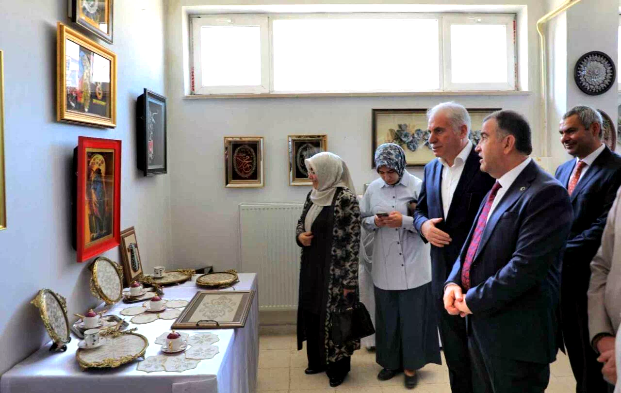 Hayat Boyu Öğrenme Haftası etkinlikleri el sanatları sergisiyle sona erdi