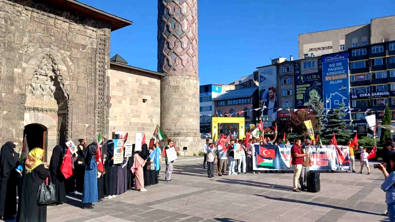 Hekim ve sağlıkçıların Erzurum’daki 93 haftalık sessiz yürüyüşü sürüyor