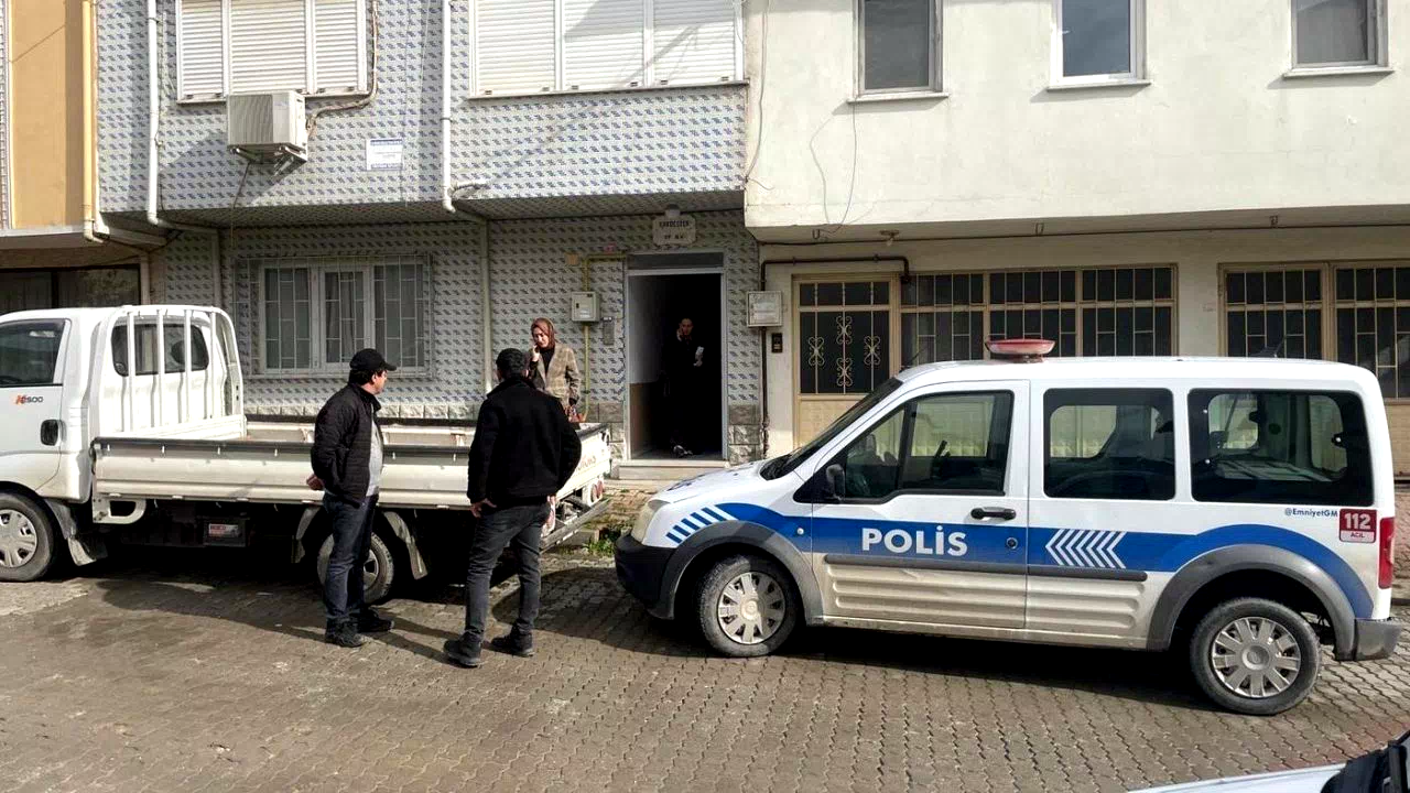 Her gün eşinin mezarına giden yaşlı adam evinde ölü bulundu