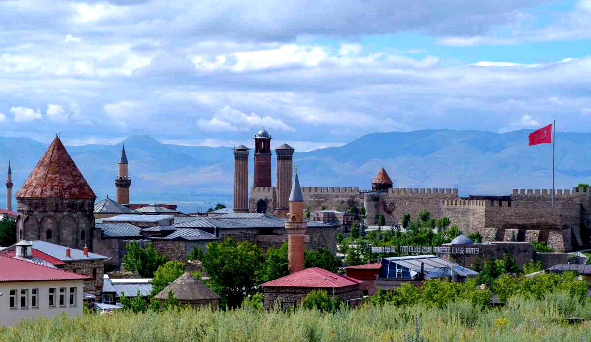 Herkes memleketine dönse Erzurum Türkiye’nin en kalabalık 8. ili