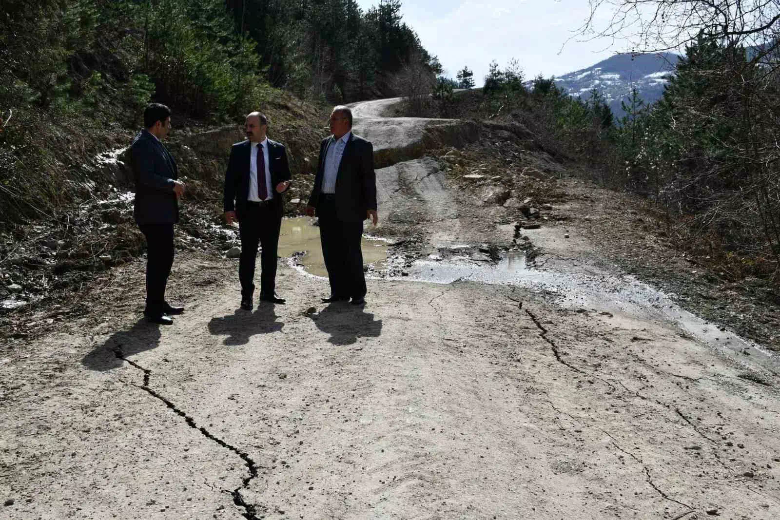 Heyelan Sebebiyle Kastamonu’nun Çatalzeytin İlçesinde Yol Kayması