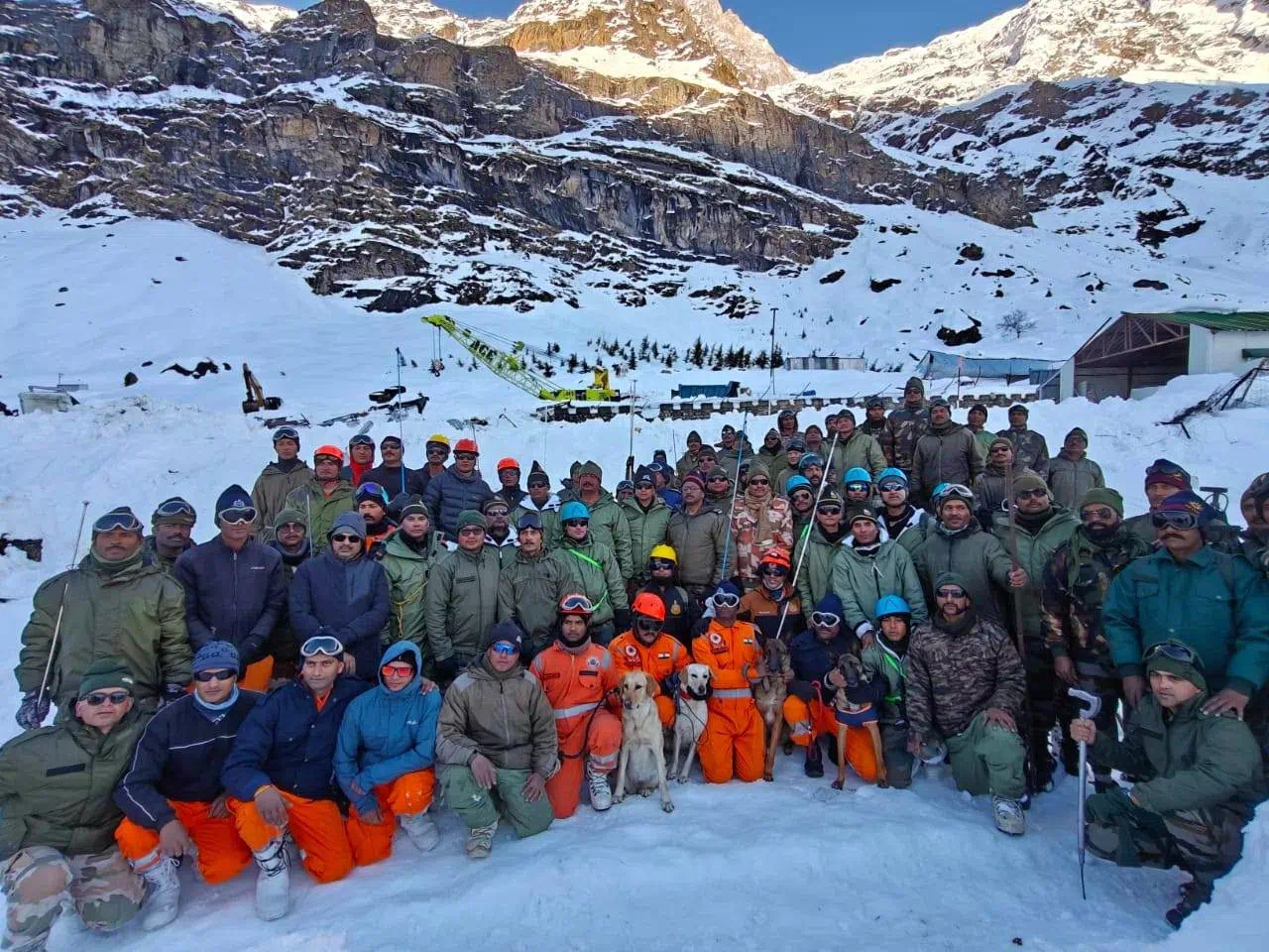 Himalaya Dağları’nda yaşanan çığ felaketinde 60 saatlik arama-kurtarma operasyonu sona erdi.