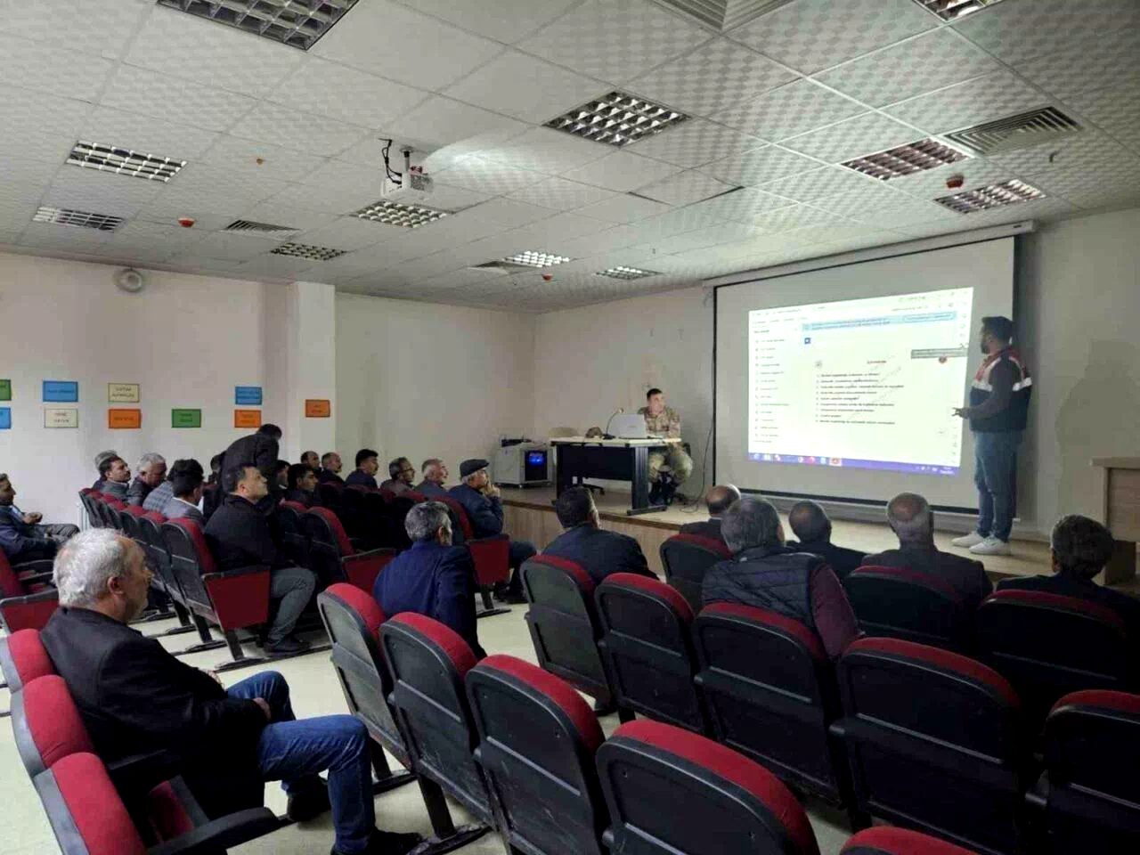 Horasan’da mahalle muhtarlarına yönelik madde bağımlılığı semineri düzenlendi