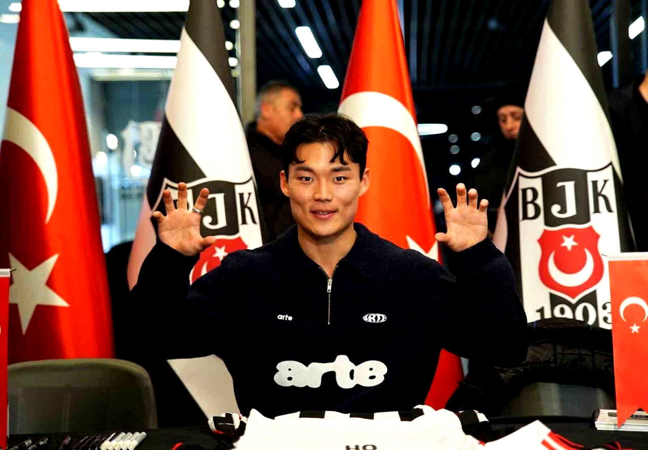 Hyeon-gyu Oh imza gününde taraftarlarla buluştu