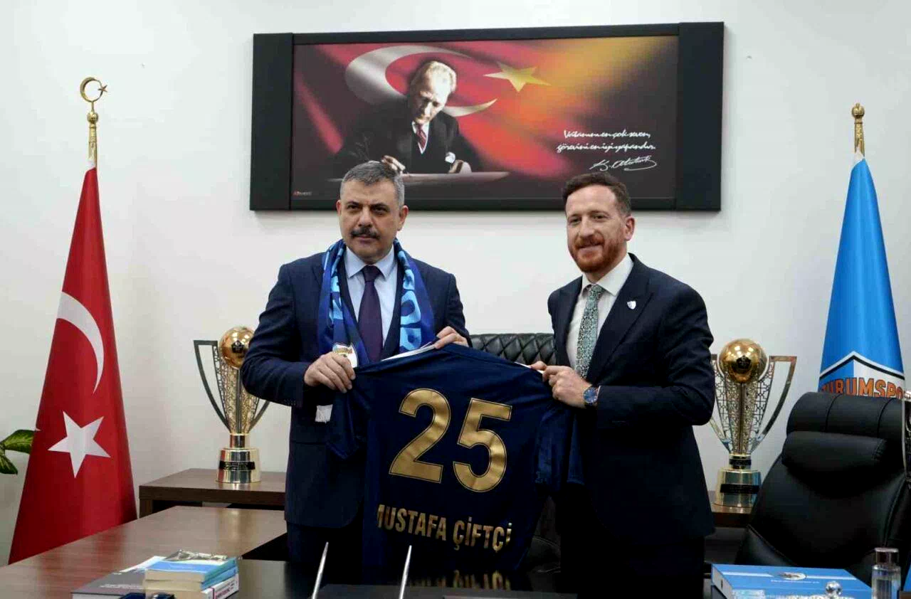 İçişleri Bakanı Çiftçi’den Erzurumspor’a tebrik ziyareti
