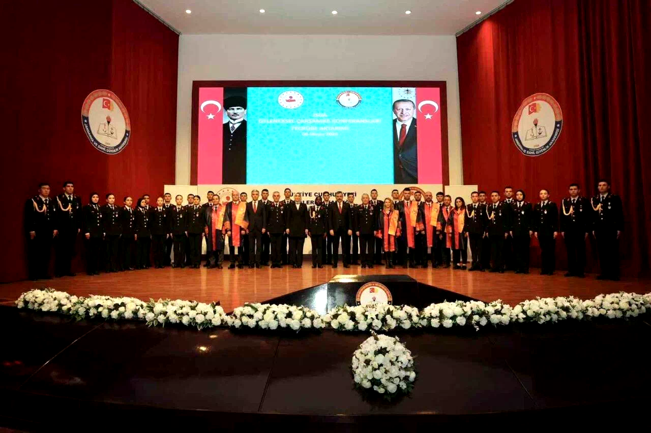 İçişleri Bakanı Çiftçi, subay ve astsubay adaylarıyla bir araya geldi