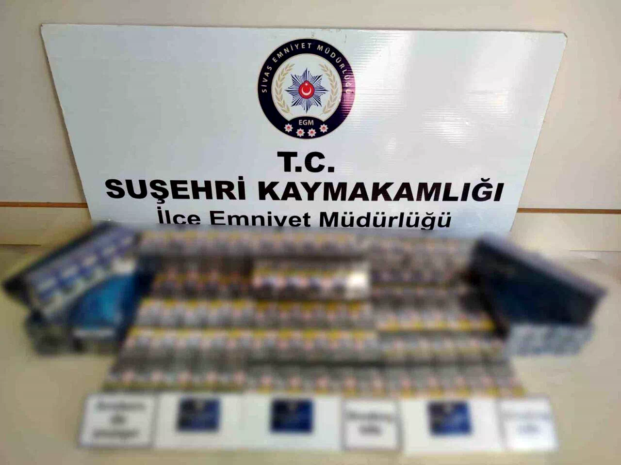 İki tırda 7 düzensiz göçmen yakalandı, şaşkınlıkları yüzlerine yansıdı