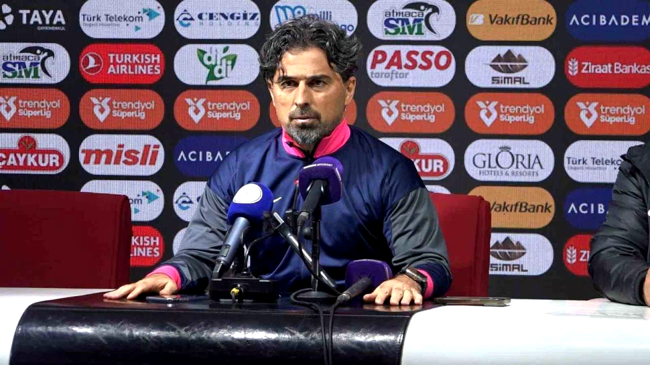 İlhan Palut: “Yine kötü bir golle maçı kaybettik”