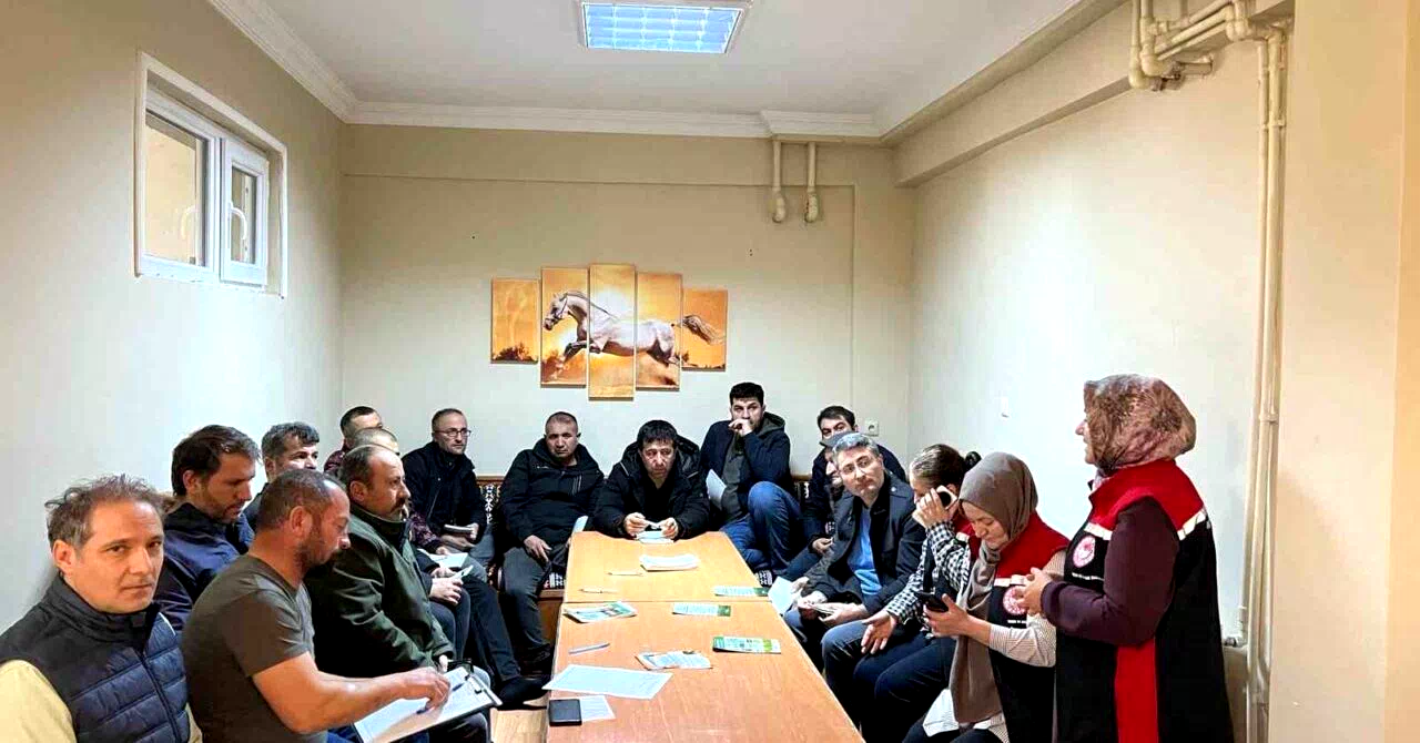 İliç’te üreticilere B-Reçete sistemi anlatıldı