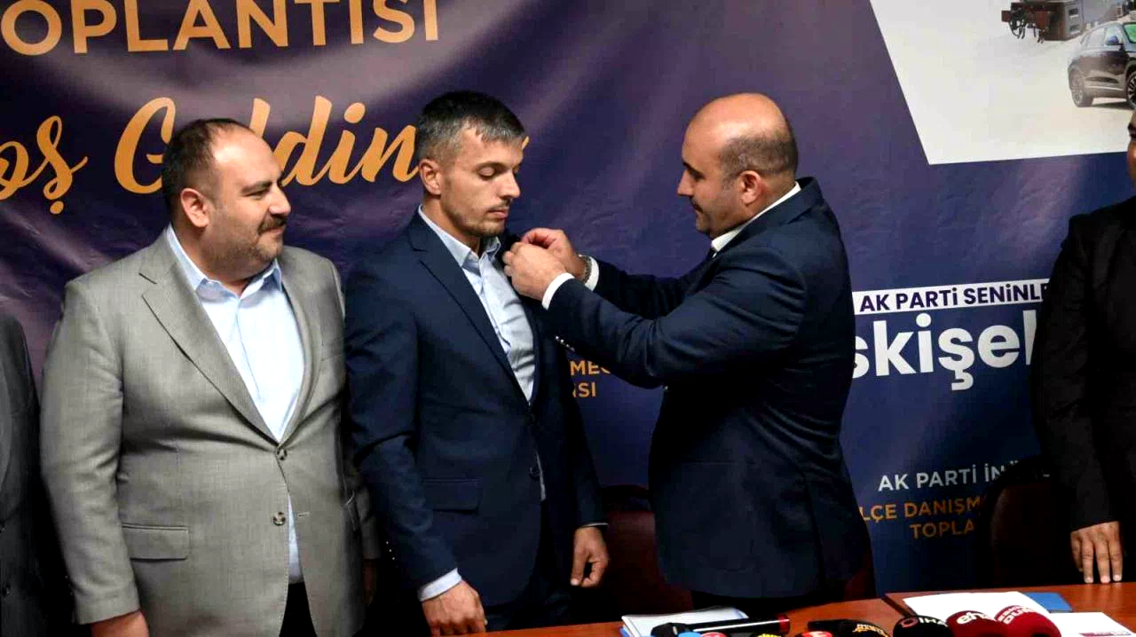 İnönü’de CHP’li Belediye Meclis Üyesi AK Parti’ye geçti
