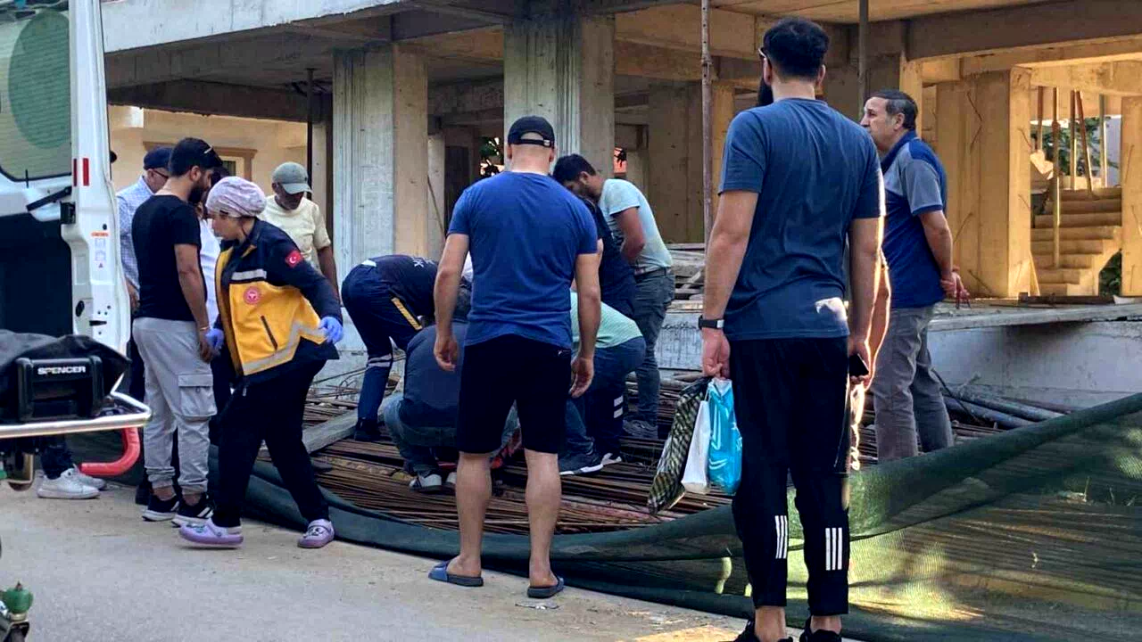 İnşaat işçisi 3. kattan demirlerin üzerine düştü
