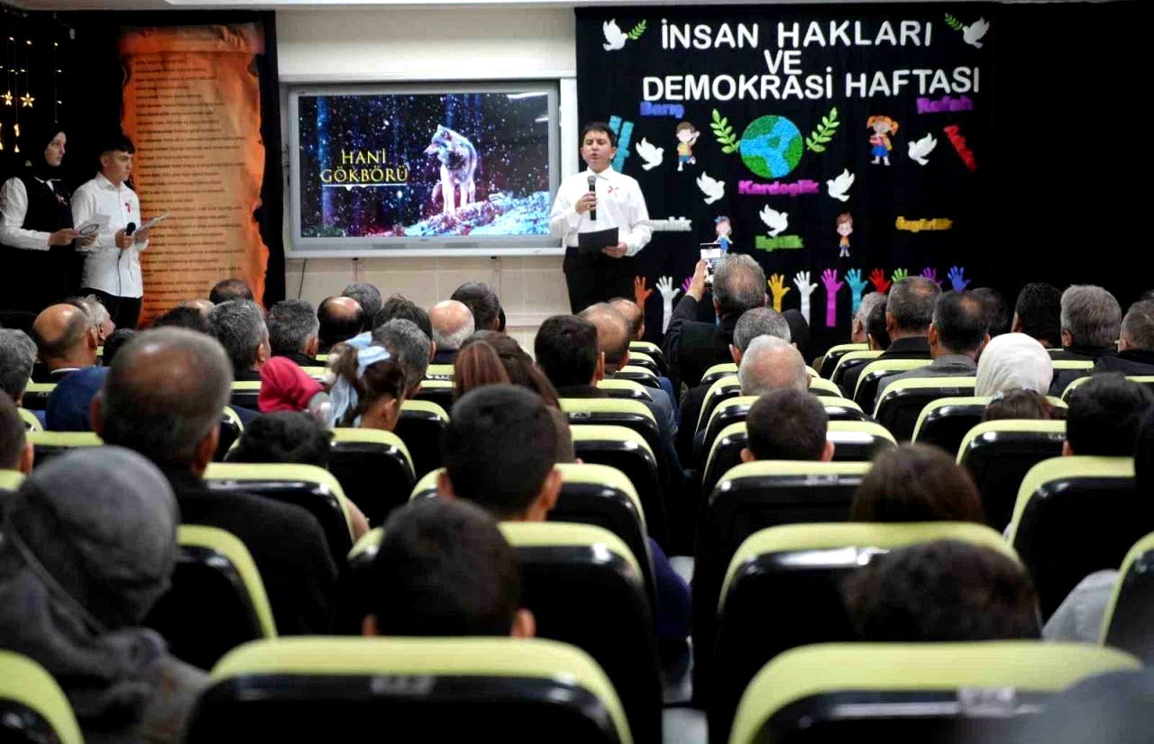 İnsan Hakları Günü’nde Filistin ve Doğu Türkistan vurgusu yapıldı