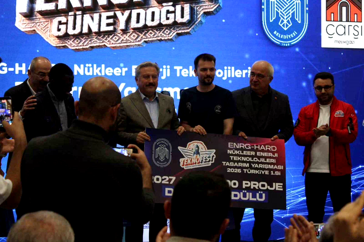 İnsansı robot Mega’ya Kayserililerden yoğun ilgi