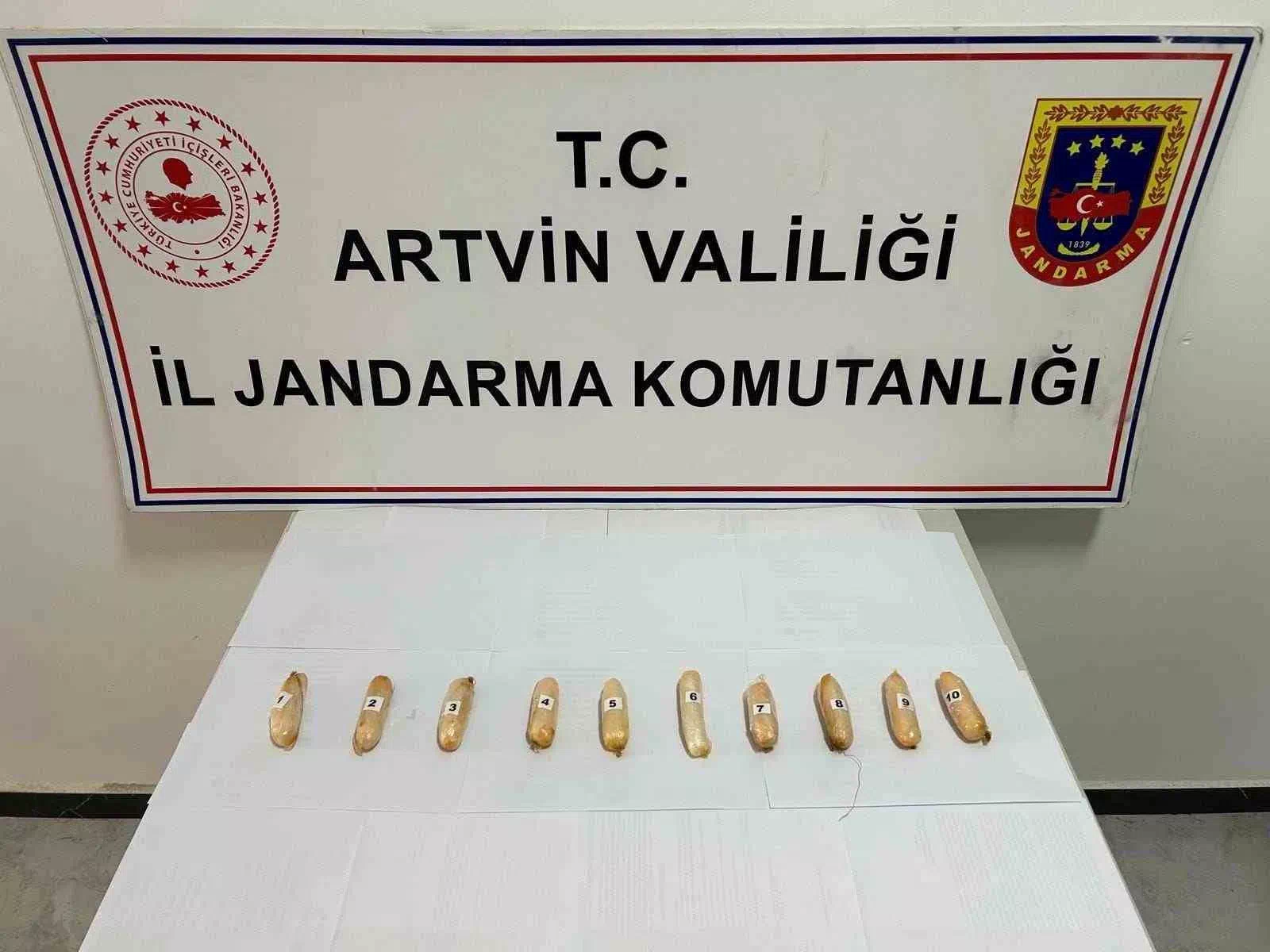 İran uyruklu şahsın yuttuğu 10 paket uyuşturucu cerrahi müdahaleyle çıkarıldı.