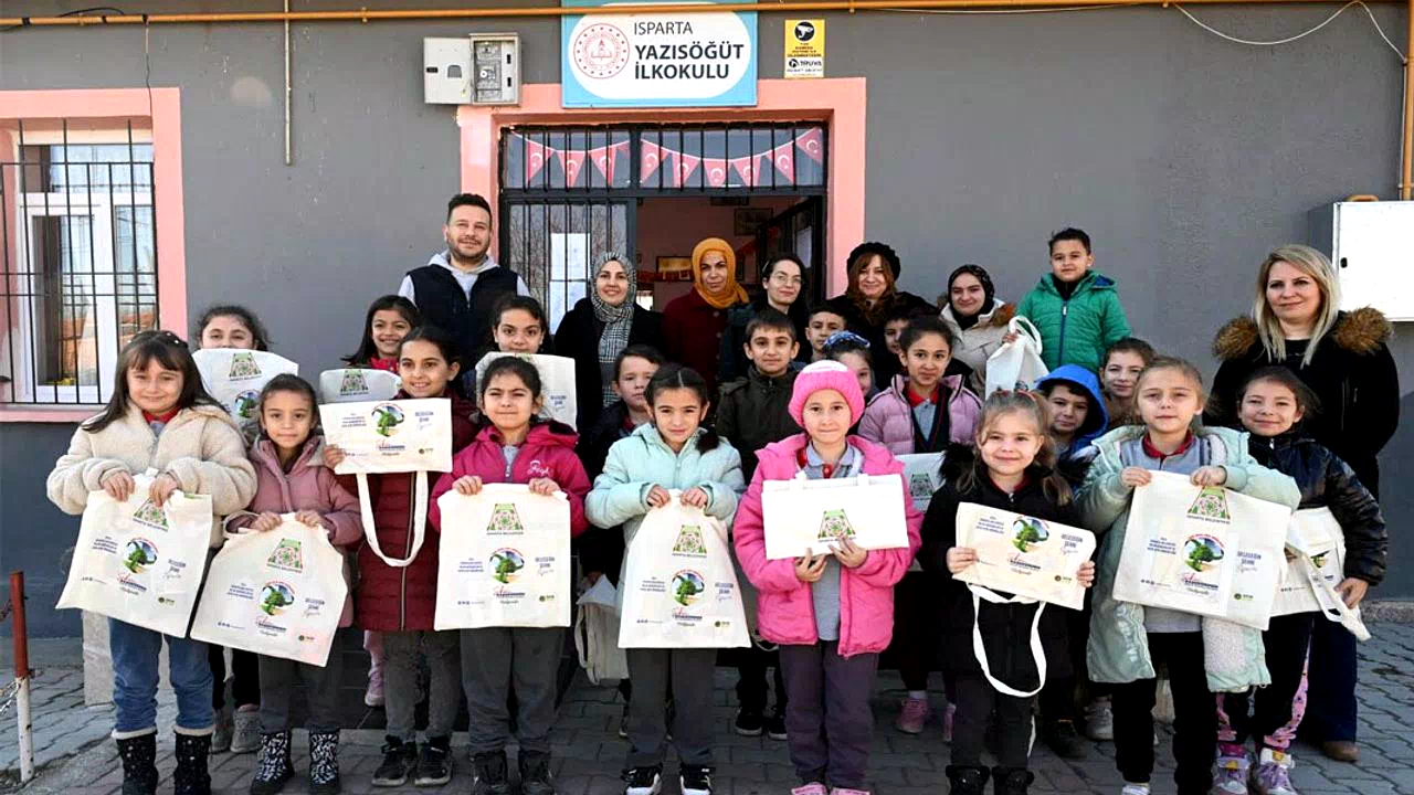 Isparta Belediyesi köy okullarında sıfır atık eğitimi veriyor