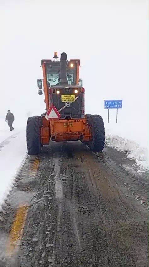 İspir’de temmuz ayında kar sürprizi