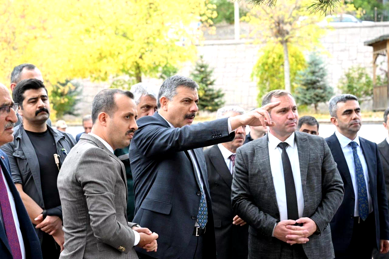 İspir’deki heyelan bölgesine kaya tahkimatı yapılıyor