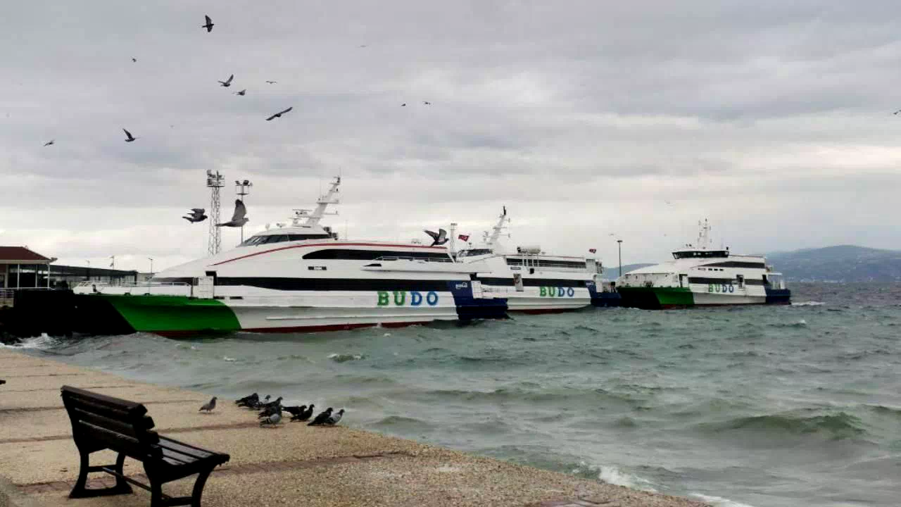İstanbul Boğazı'nda gemi trafiğine "sis" engeli