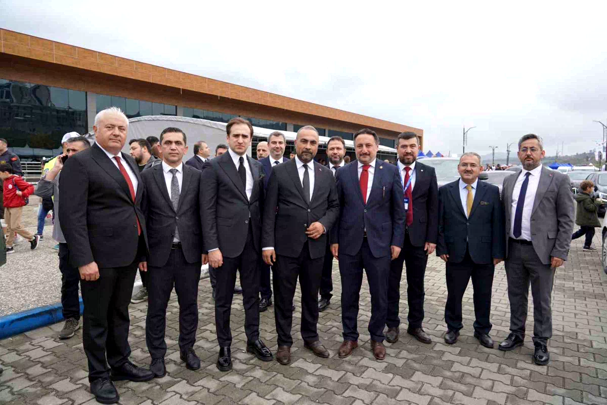 İstanbul Milletvekili Karayel, BARÜ’de Bilimfest etkinlik alanını gezdi